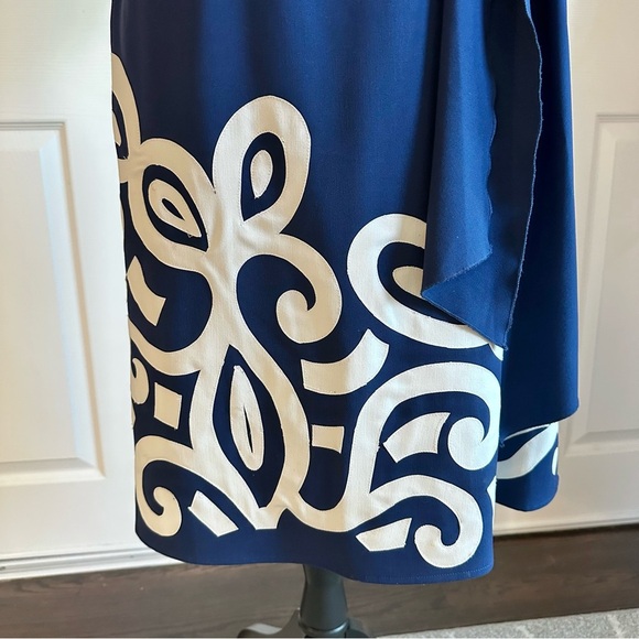 Peter Nygard Navy Blue Wrap Style Short Sleeve Dress with Scrolling Appliqué - Picture 6 of 10